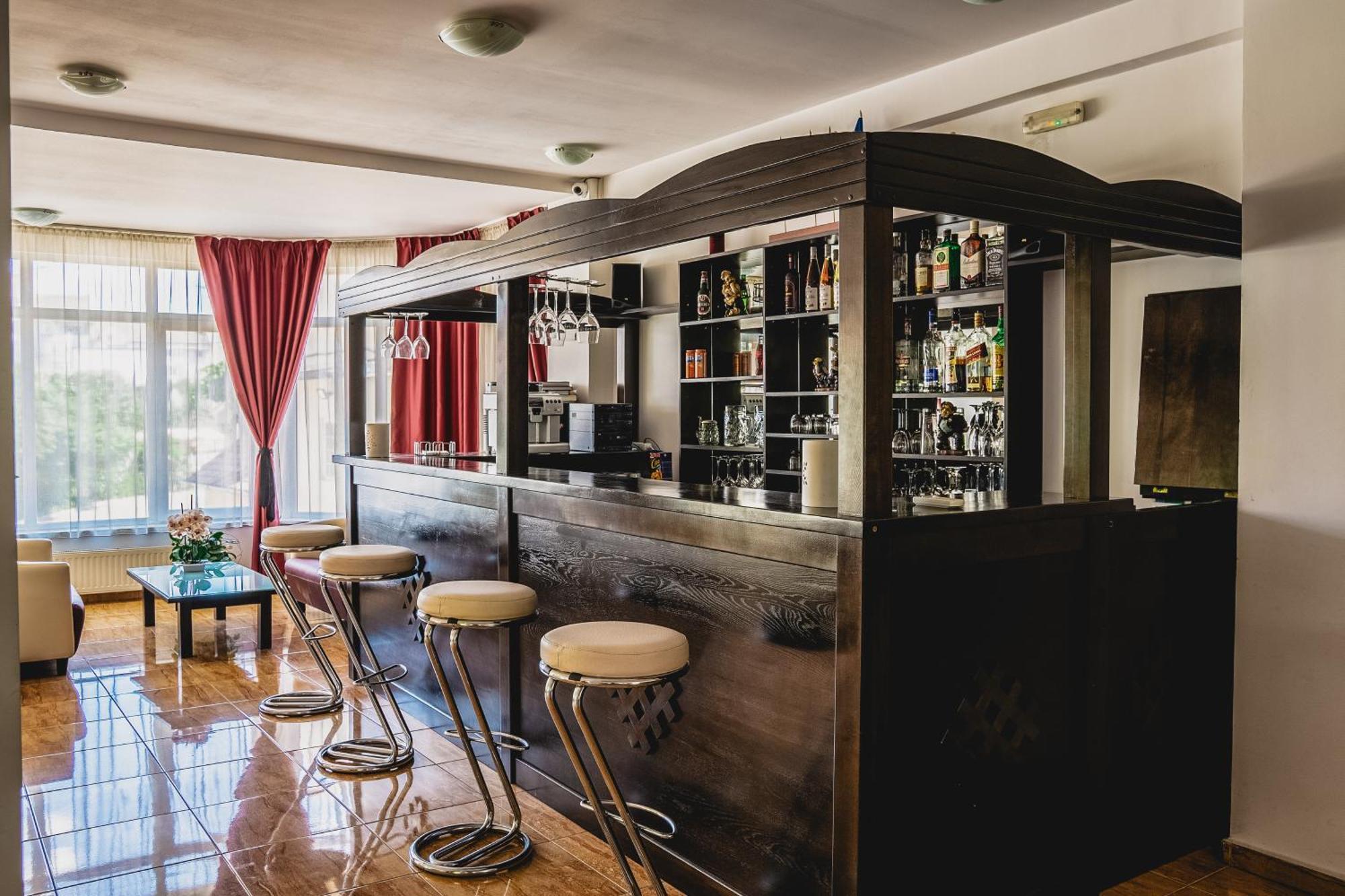 Hotel Eden Сибиу Экстерьер фото