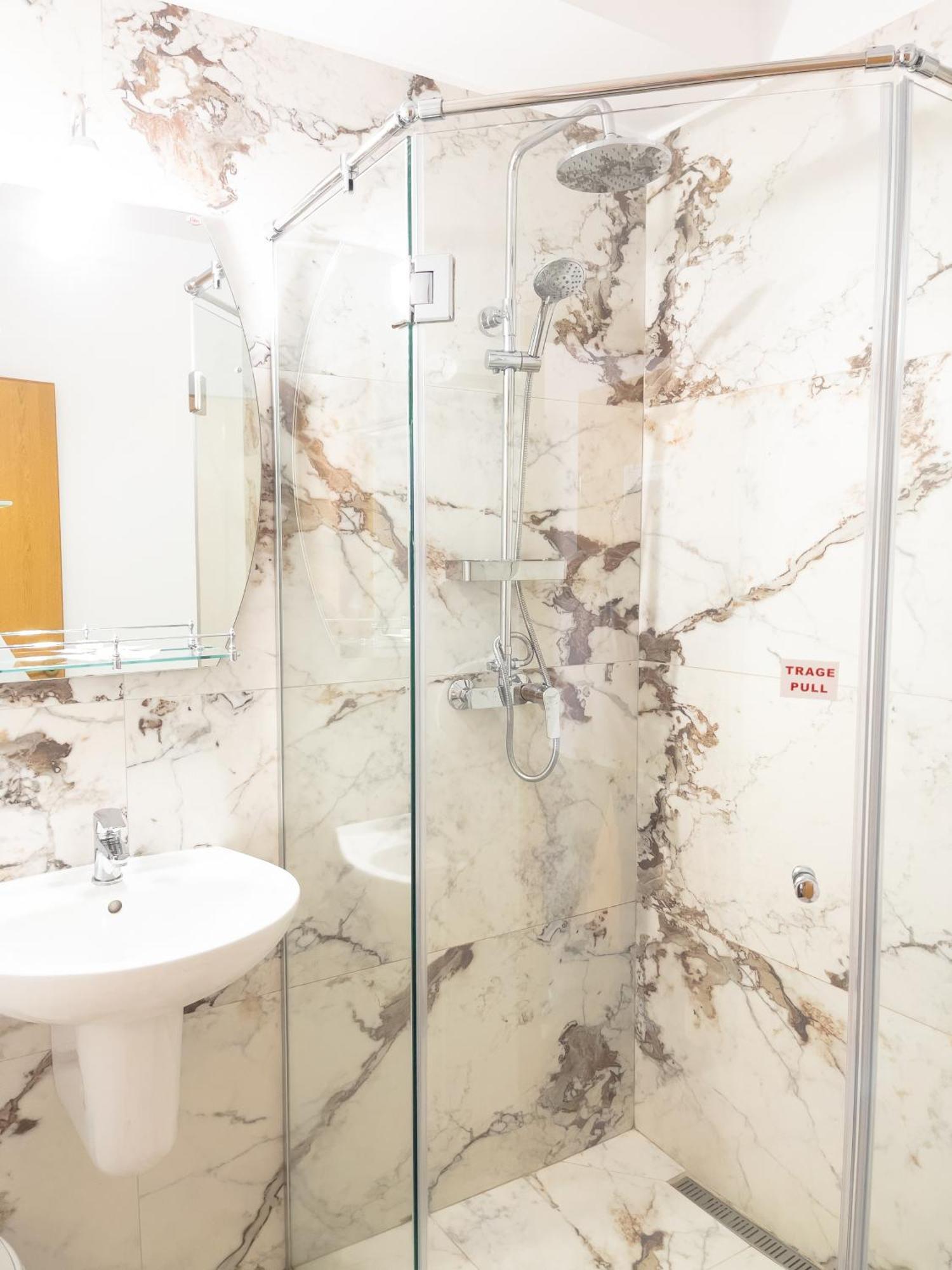 Hotel Eden Сибиу Экстерьер фото