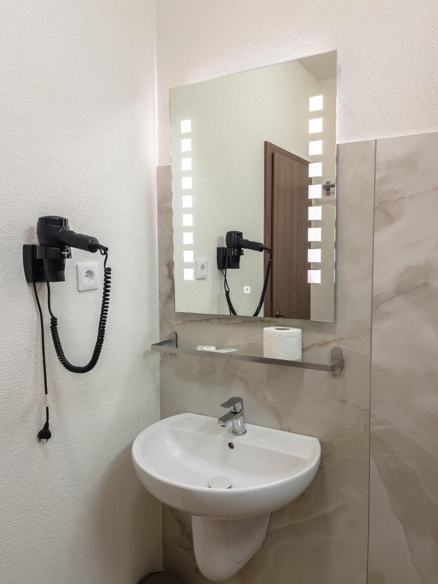 Hotel Eden Сибиу Экстерьер фото