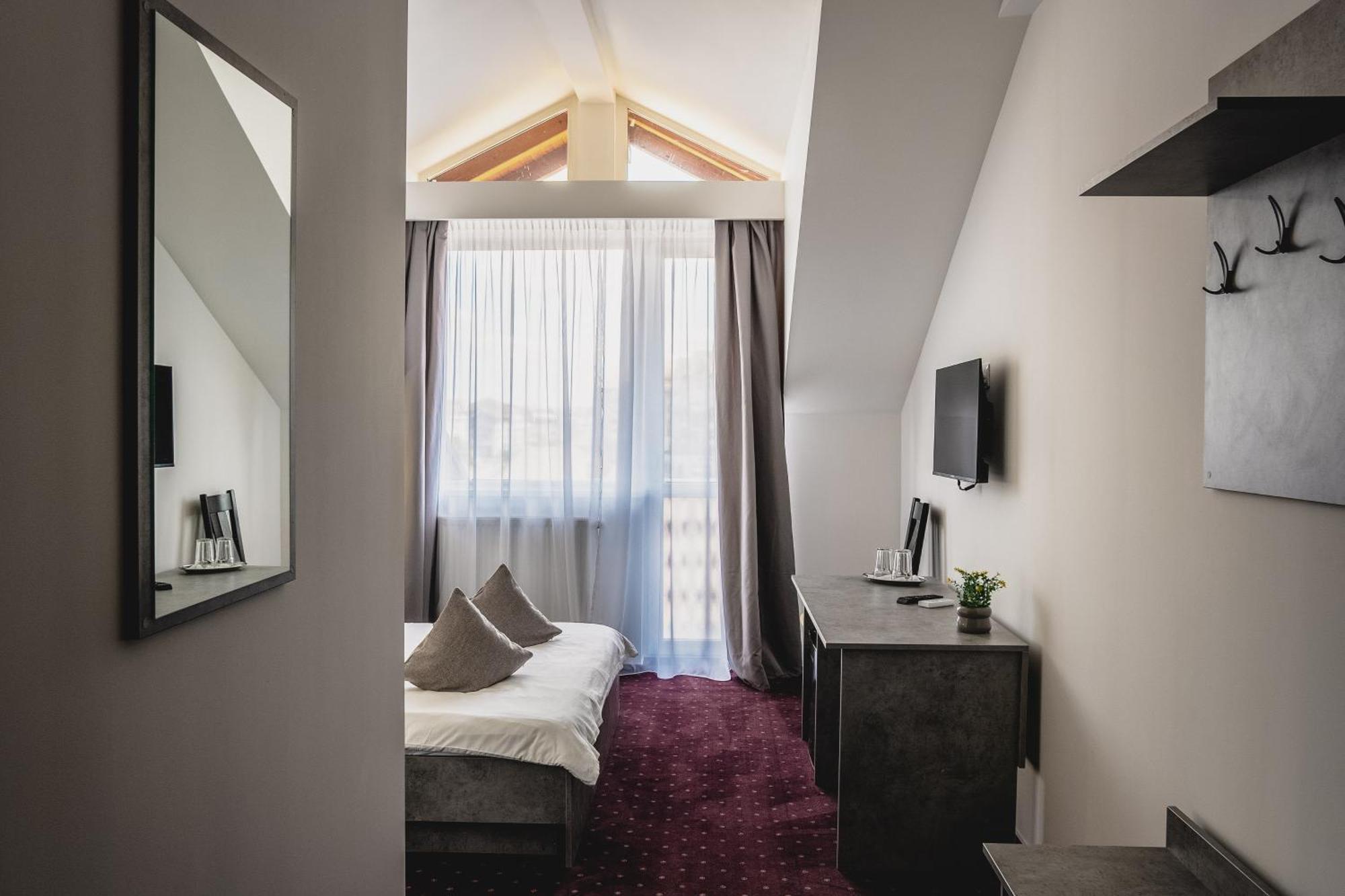 Hotel Eden Сибиу Экстерьер фото